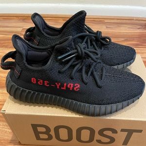 Yeezy boost 350 V2 BRED size 6 MEN... WOMENS 7!!